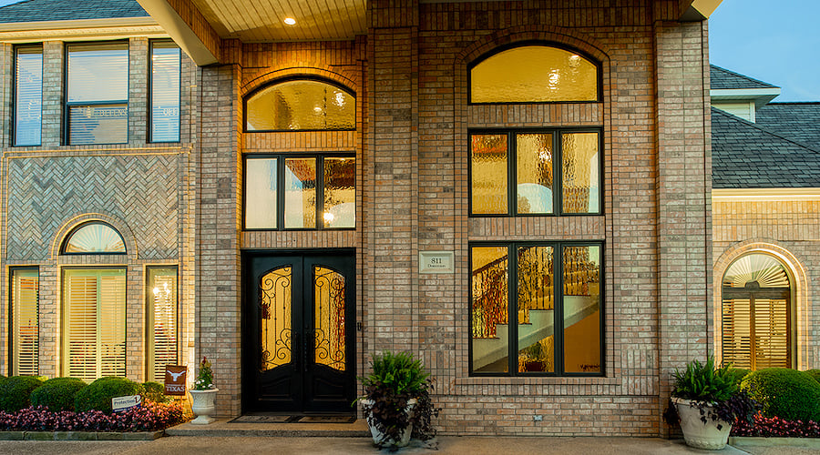 blog-house-with-large-windows-front