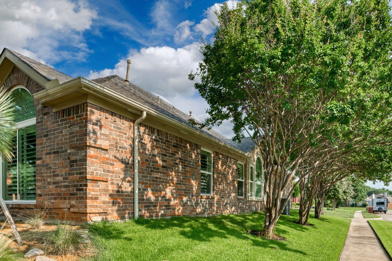 white-brennan-traditions-windows-on-brick-house-frisco-tx