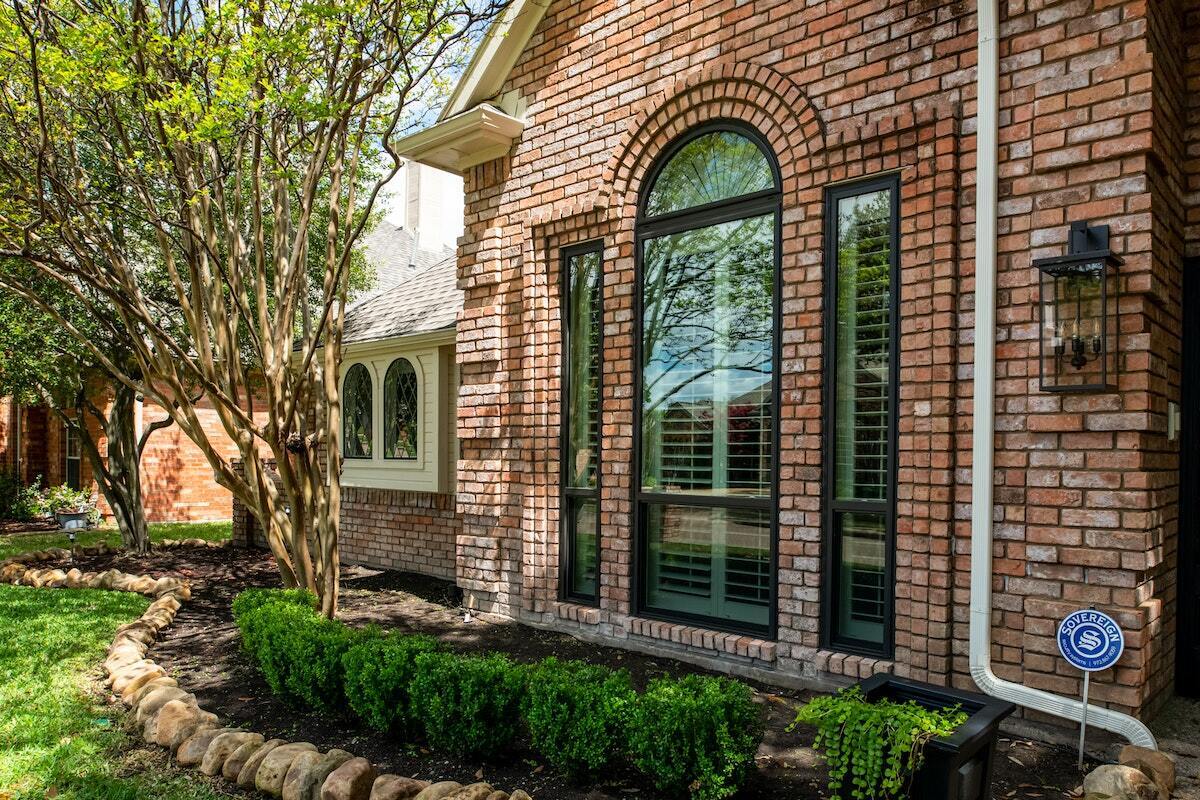 Half Round and Single Hung Window Configuration