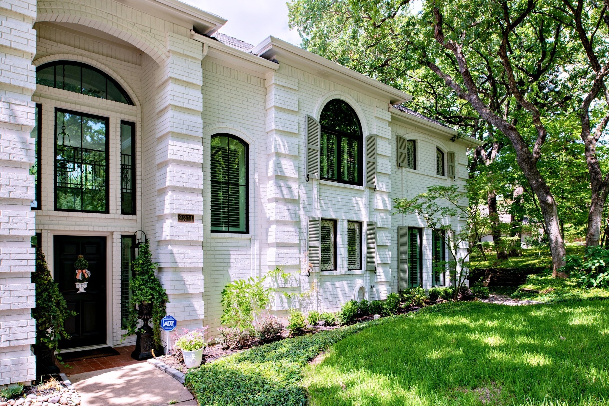Windows pictured: Andersen E Series Specialty Windows