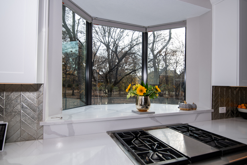 Bronze aluminum bay window