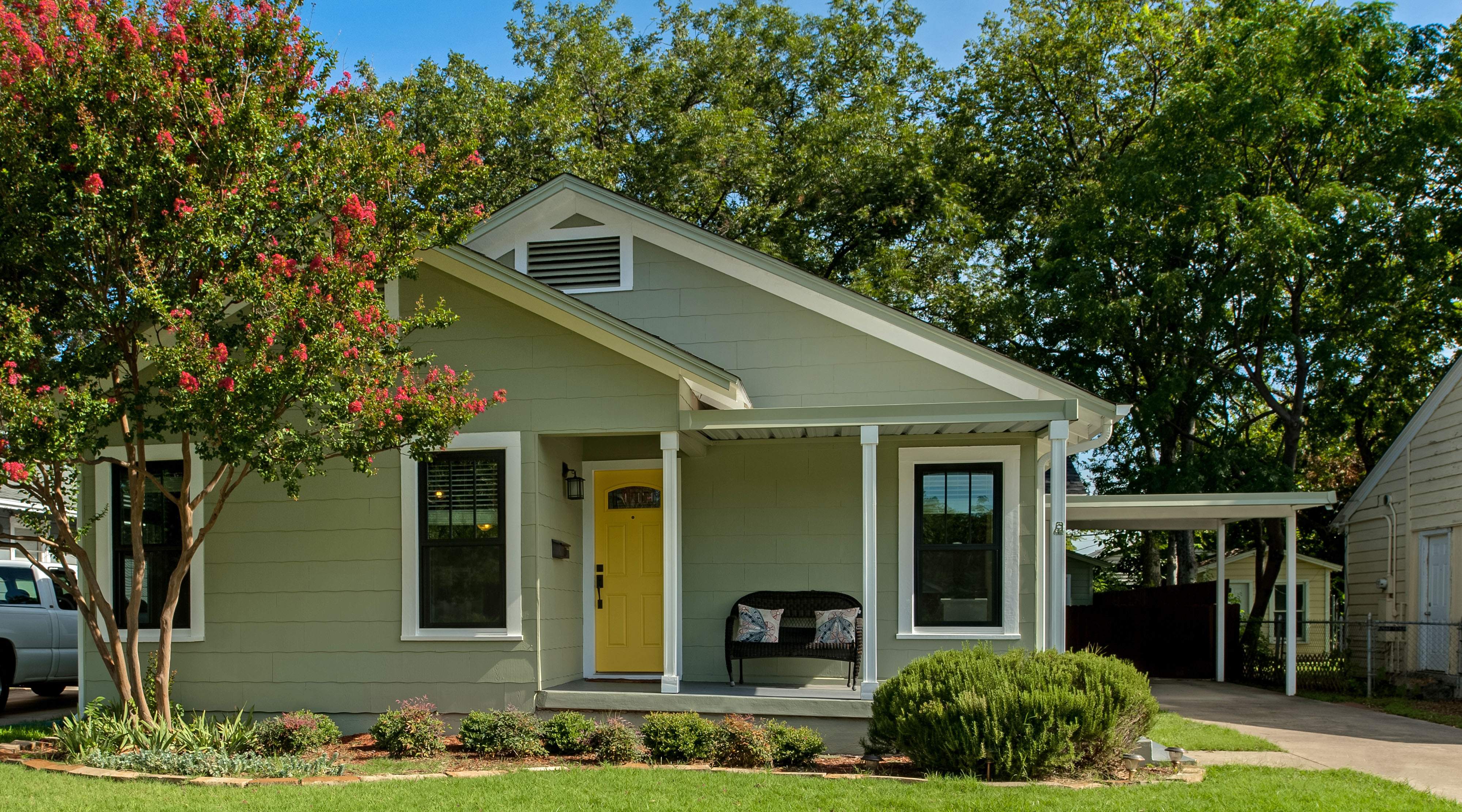 Black Andersen 100 Series windows on a Fort Worth home.