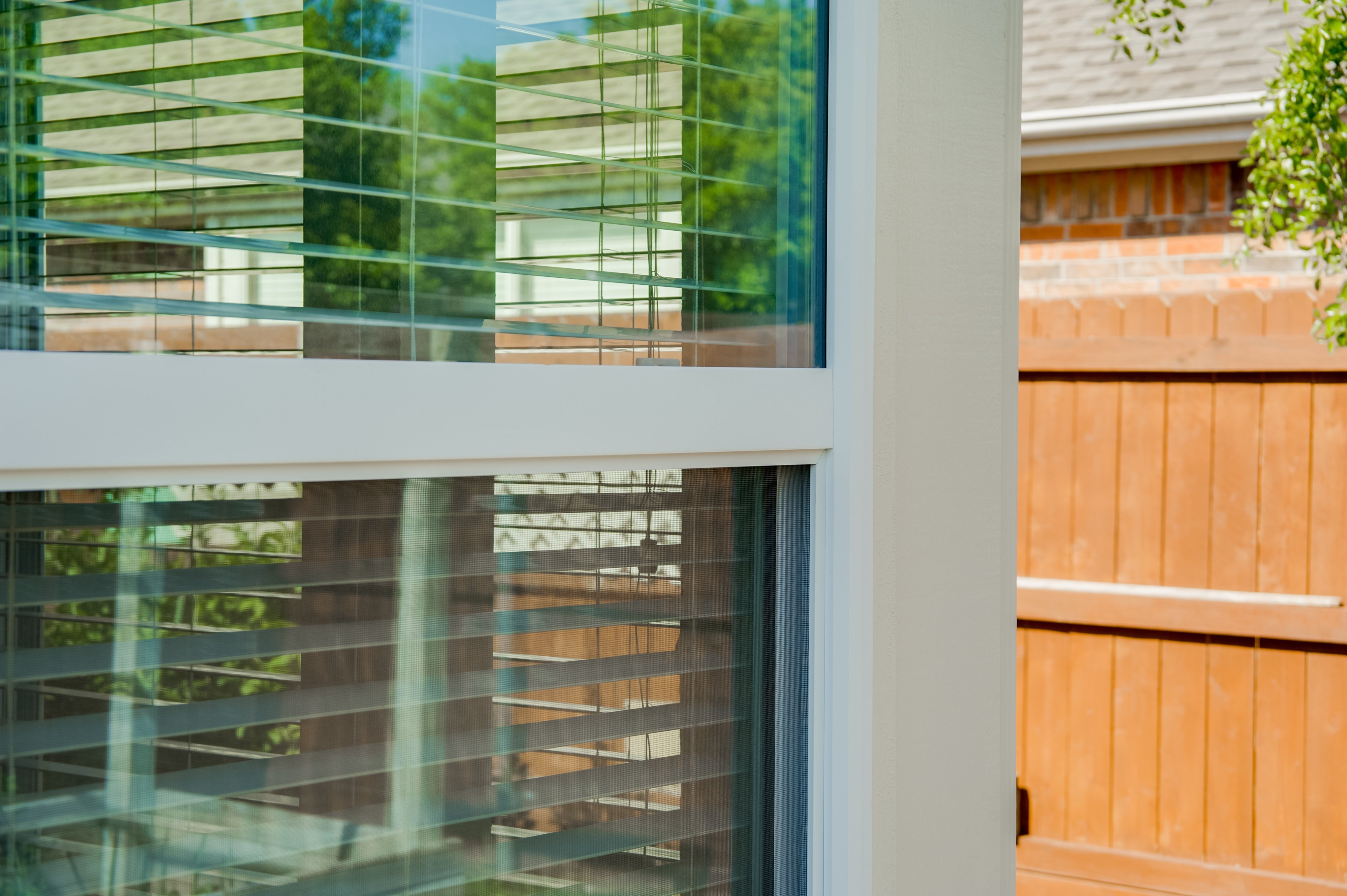 brennan-solar-bear-white-vinyl-single-hung-windows-with-blinds