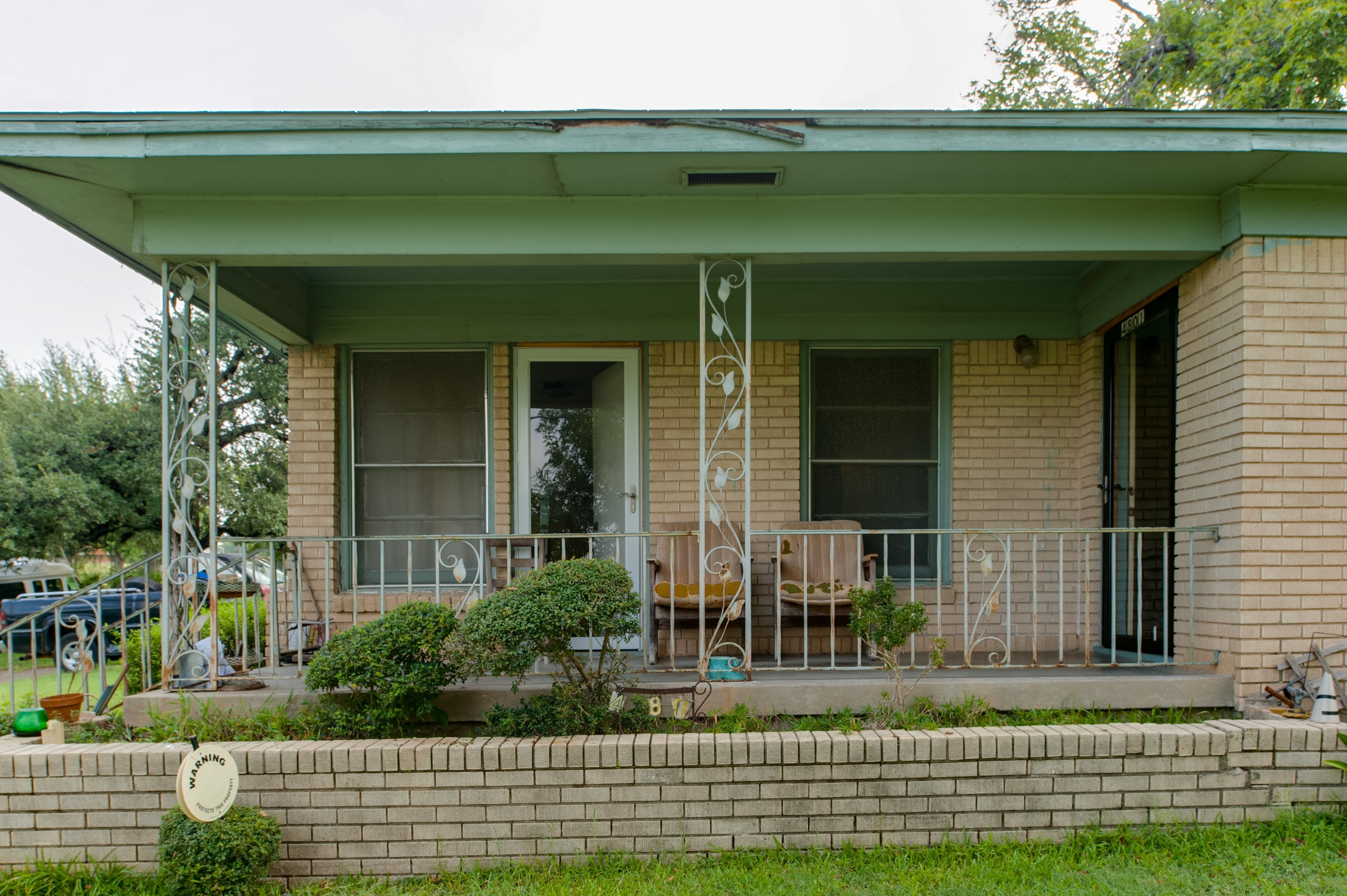 brennan-tradition-finished-windows-with-view-of-porch
