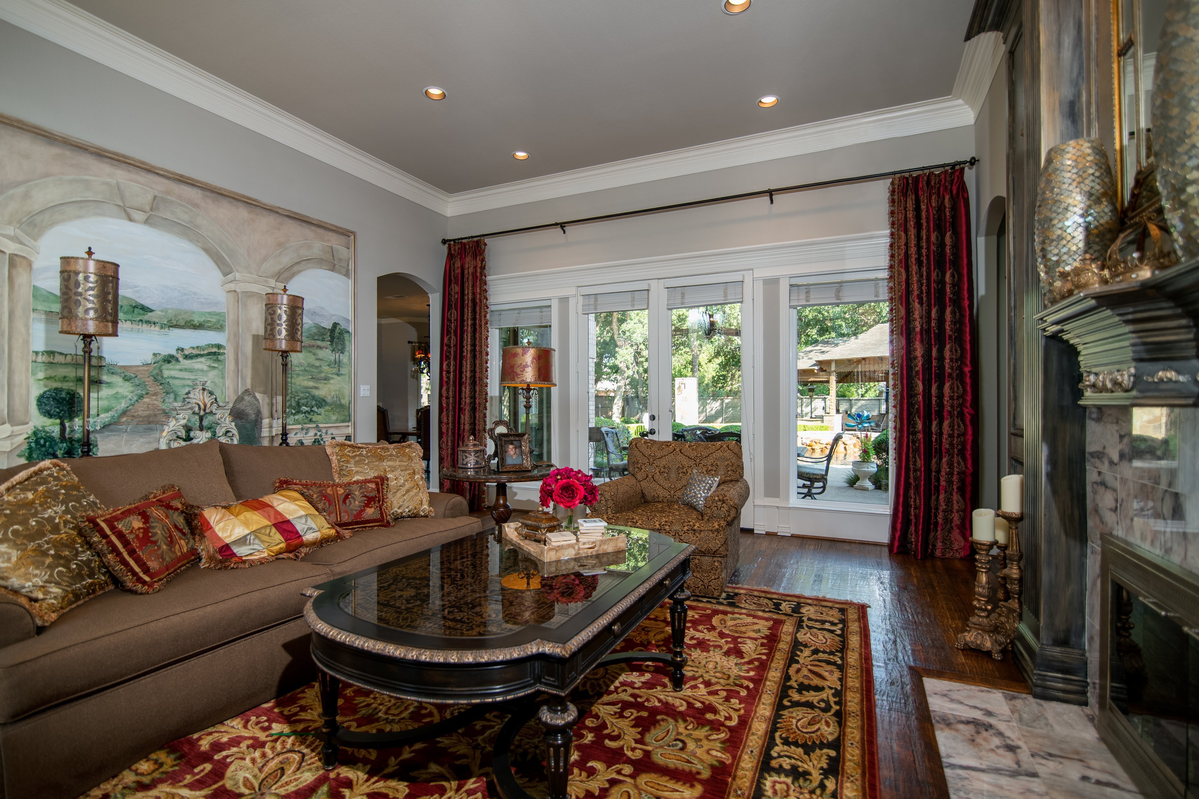 brennan-traditions-dining-room-with-interior-view-of-backyard