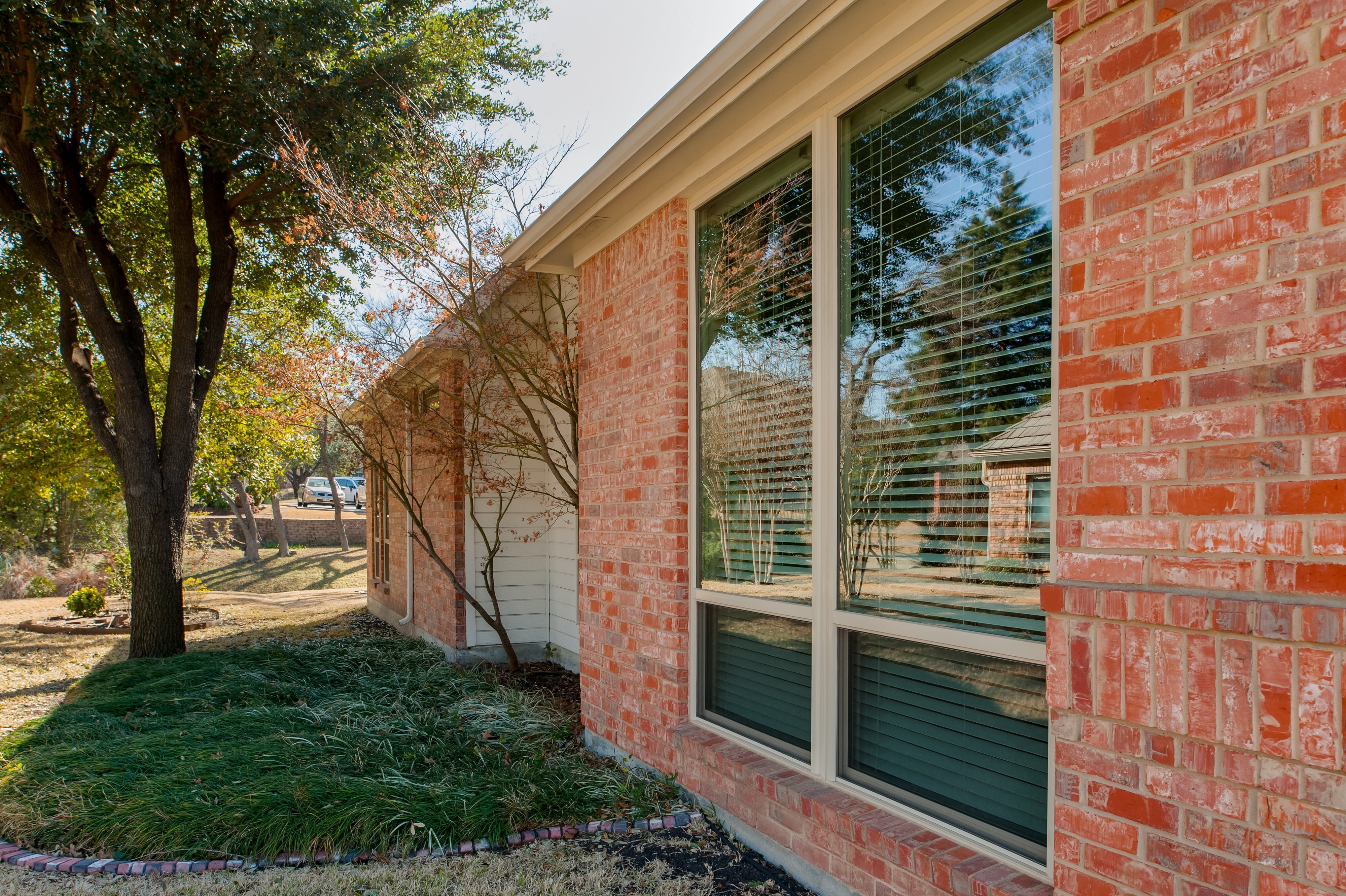 brennan-traditions-double-single-hung-windows-sideview-of-house