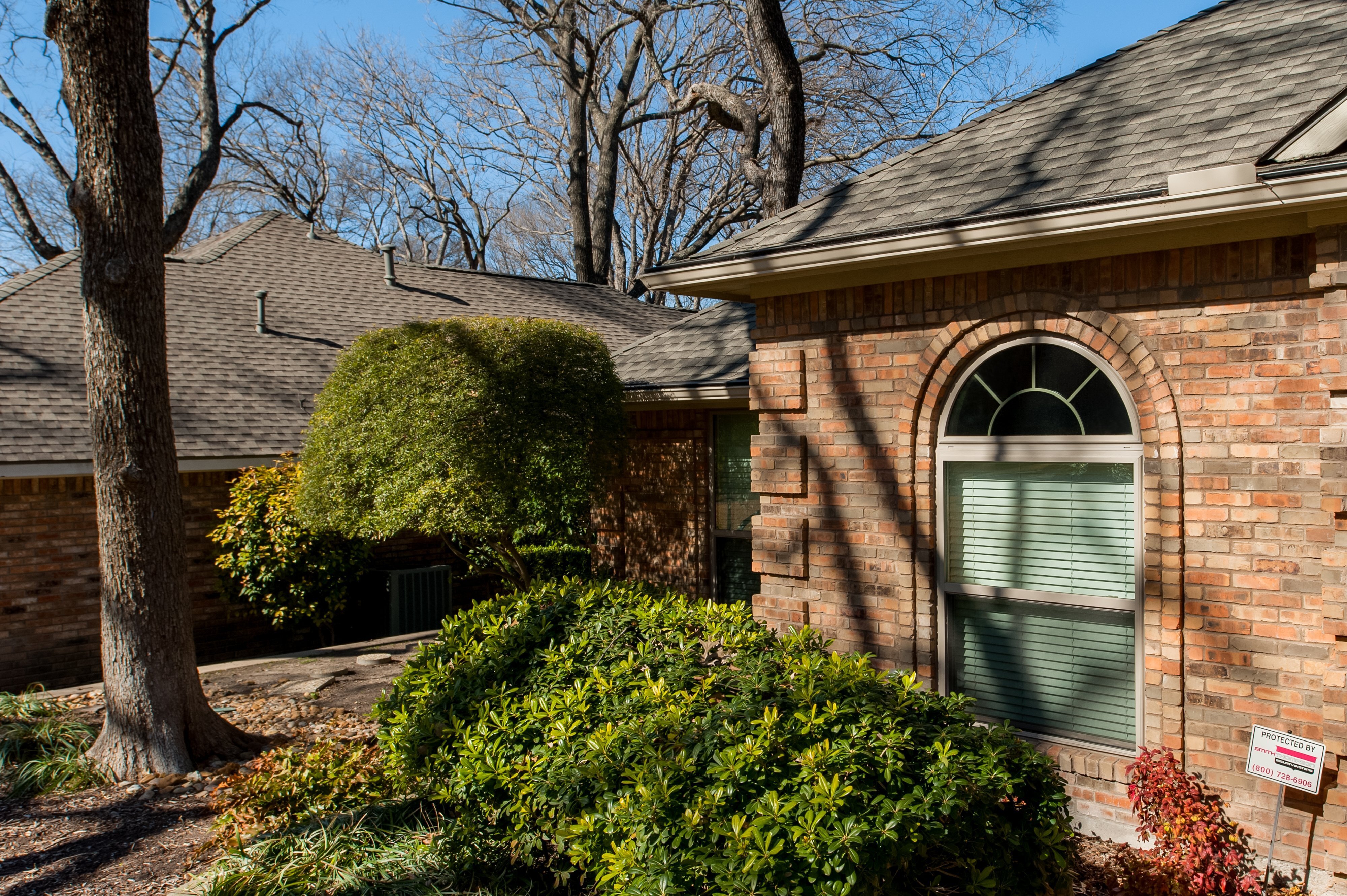 brennan-traditions-single-hung-specialty-window-side-view