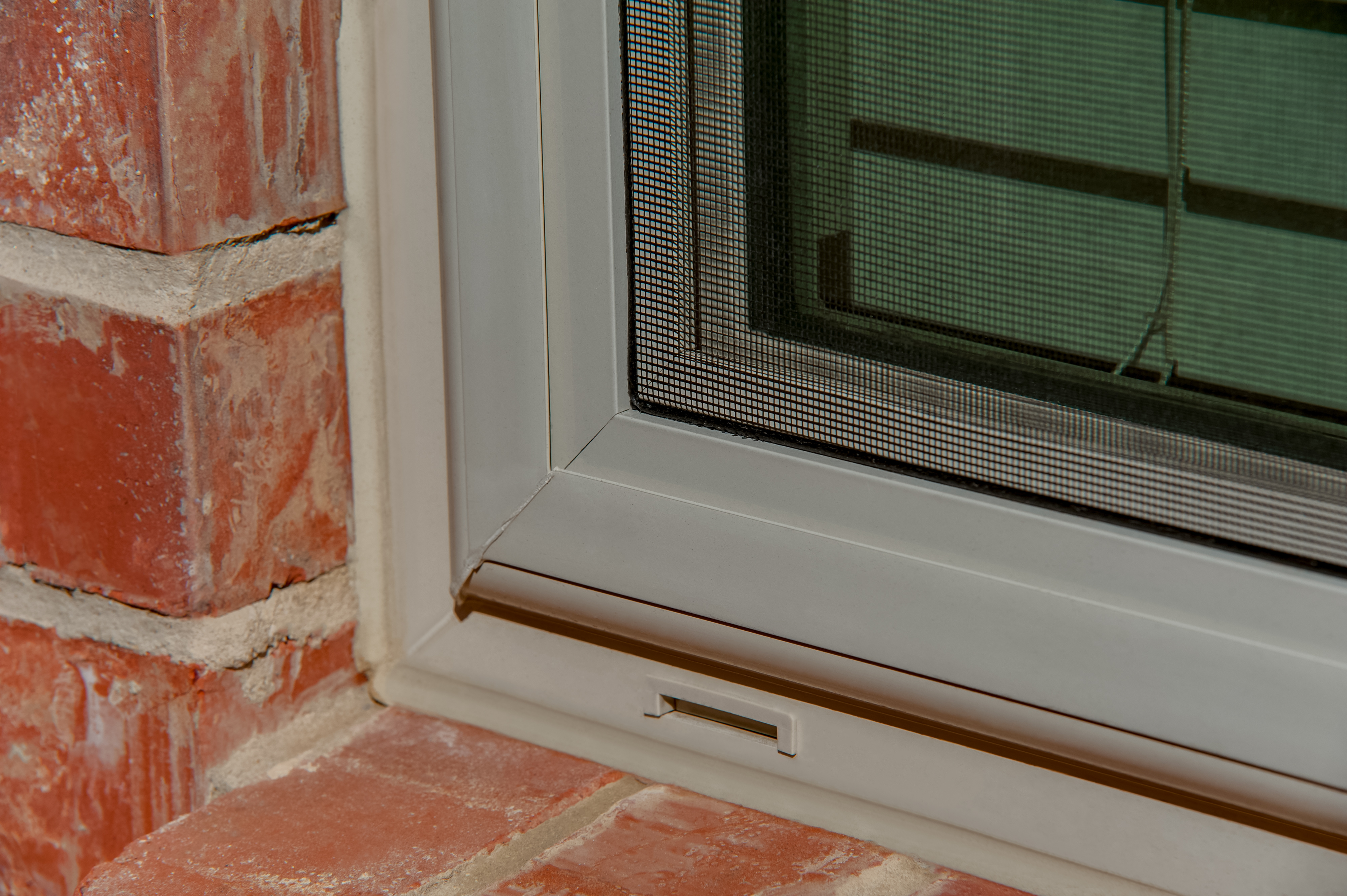 brennan-traditions-single-hung-vinyl-window-with-screen