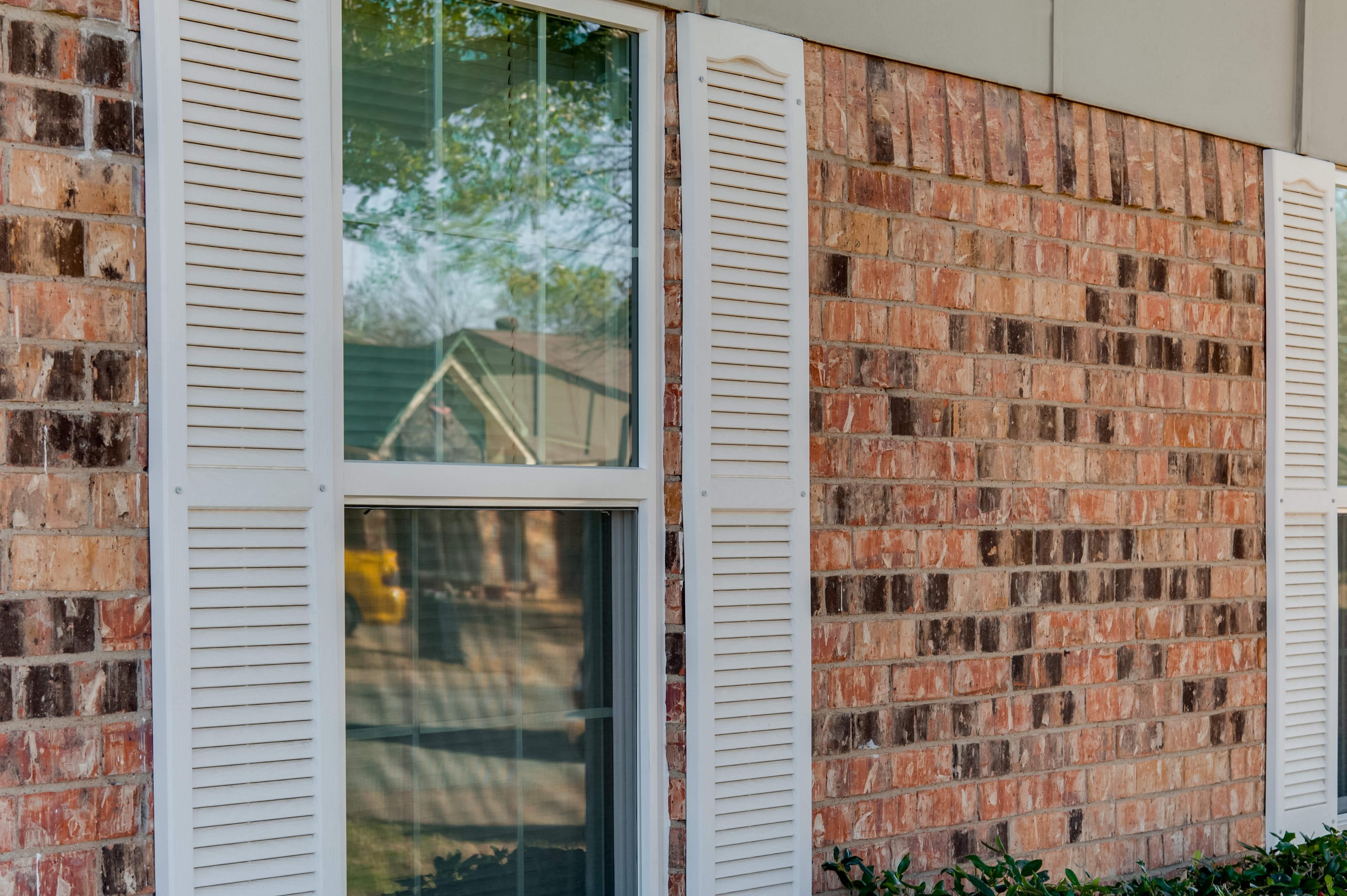 brennan-traditions-single-hung-white-shutters