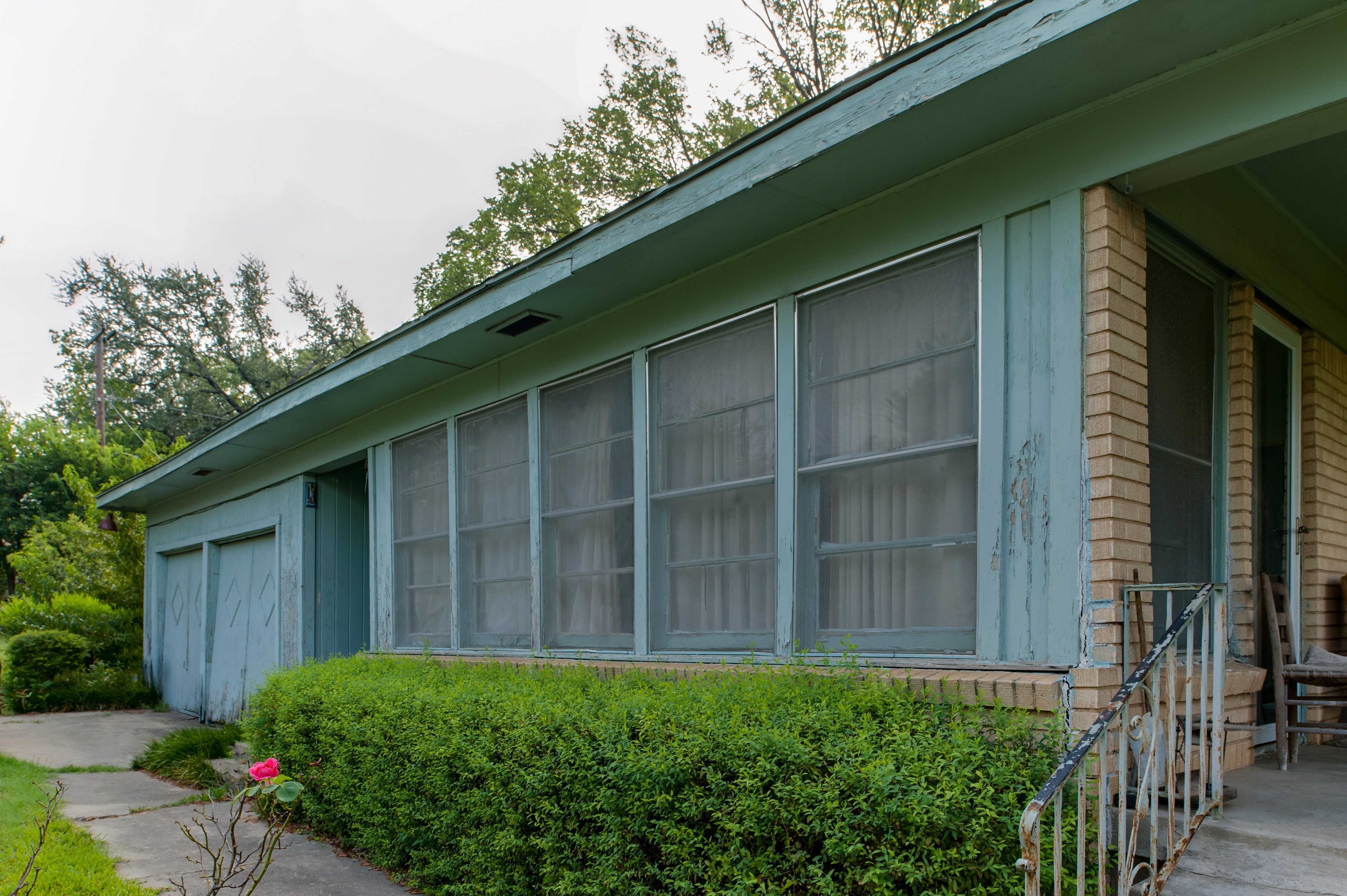 brennan-traditions-single-hung-window-teal