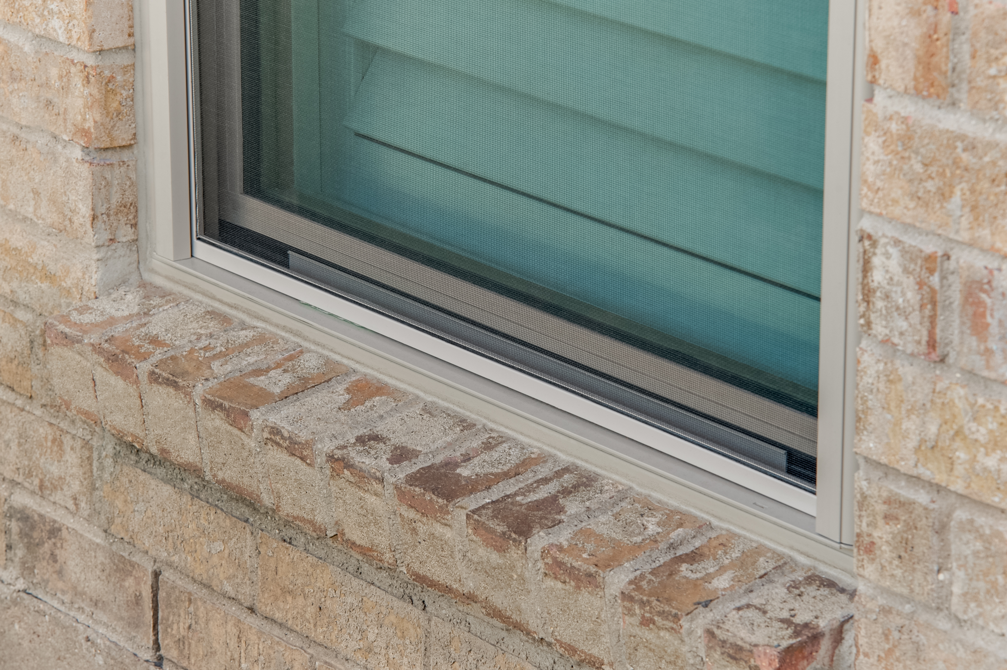 brennan-traditions-single-hung-with-screen