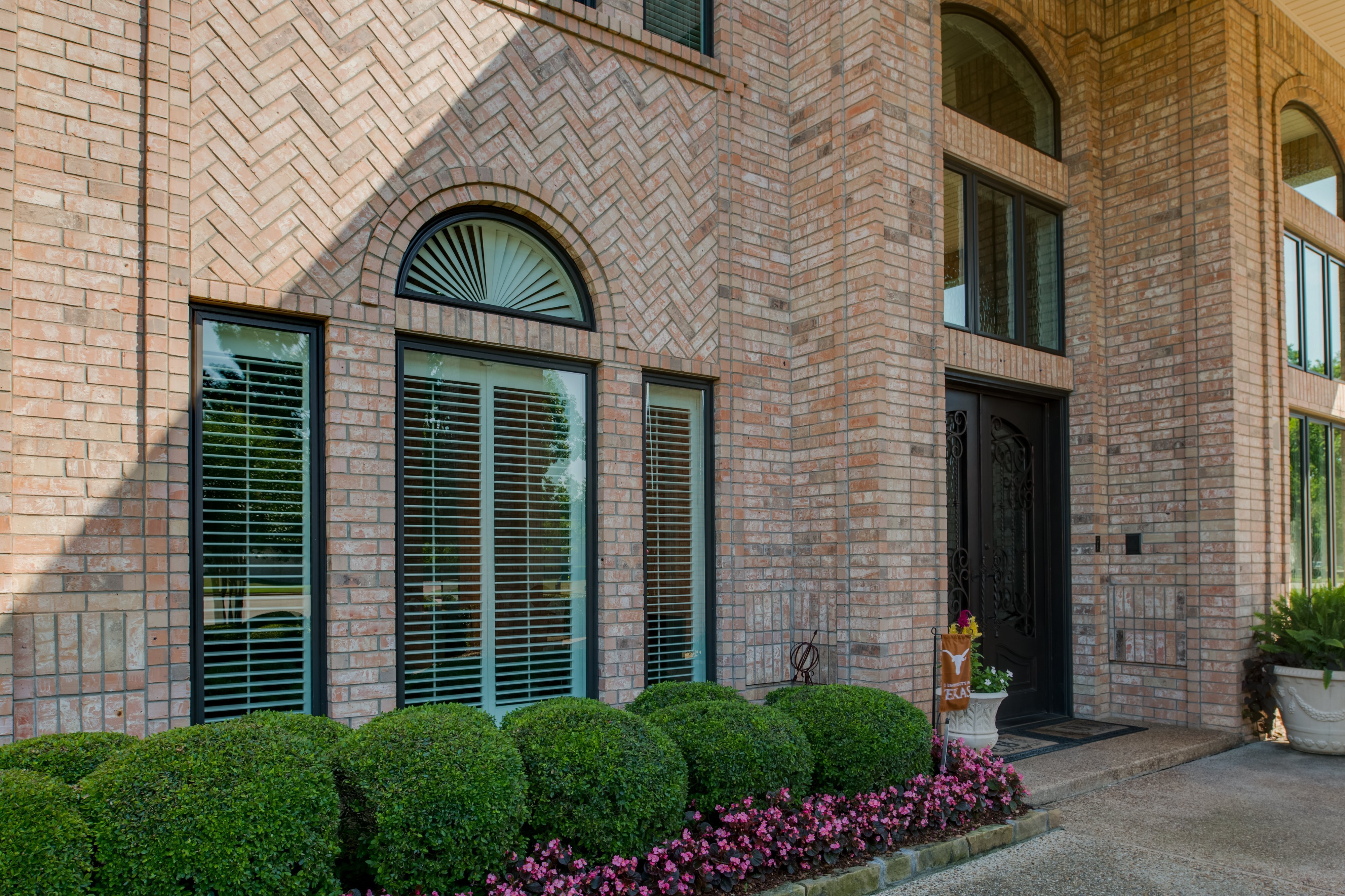 brennan-traditions-specialty-window-with-black-trim-front-door