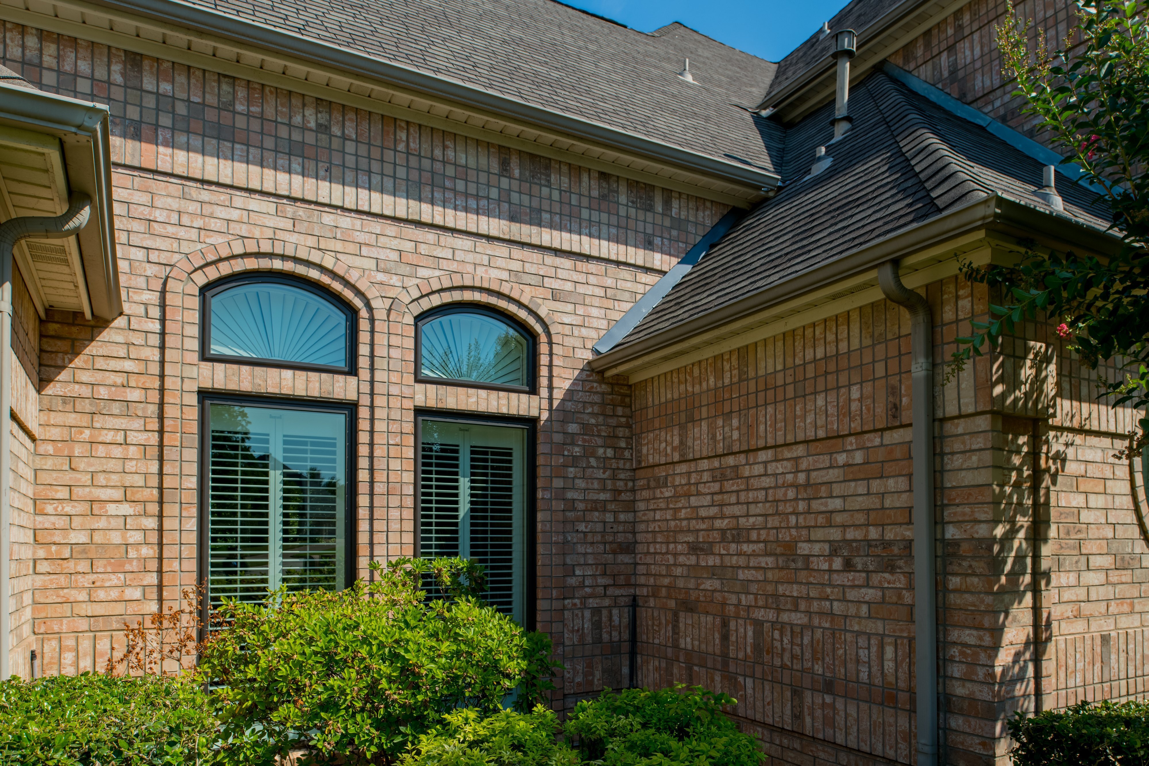 brennan-traditions-speciaty-windows-with-picture-windows