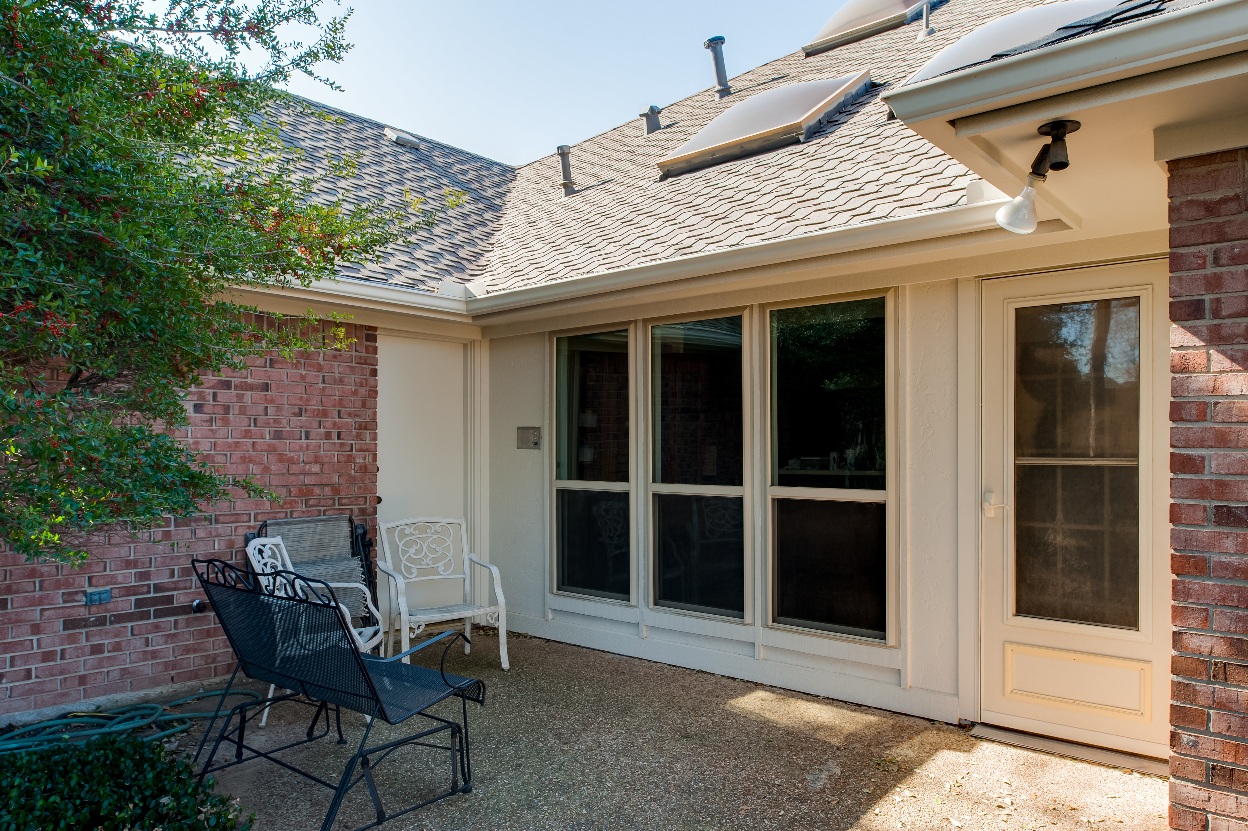 brennan-traditions-triple-single-hung-windows-white-windows