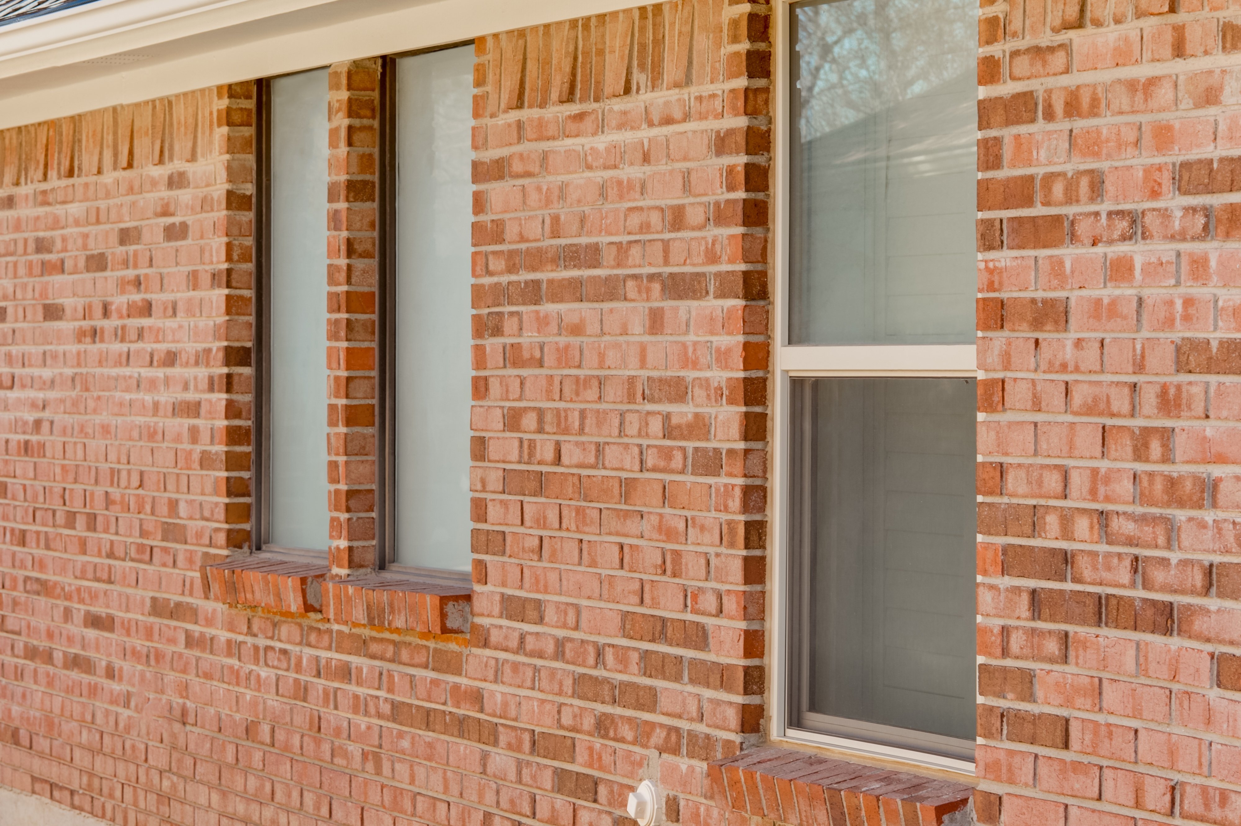 brennan-traditions-two-slim-windows-with-a-single-hung-window