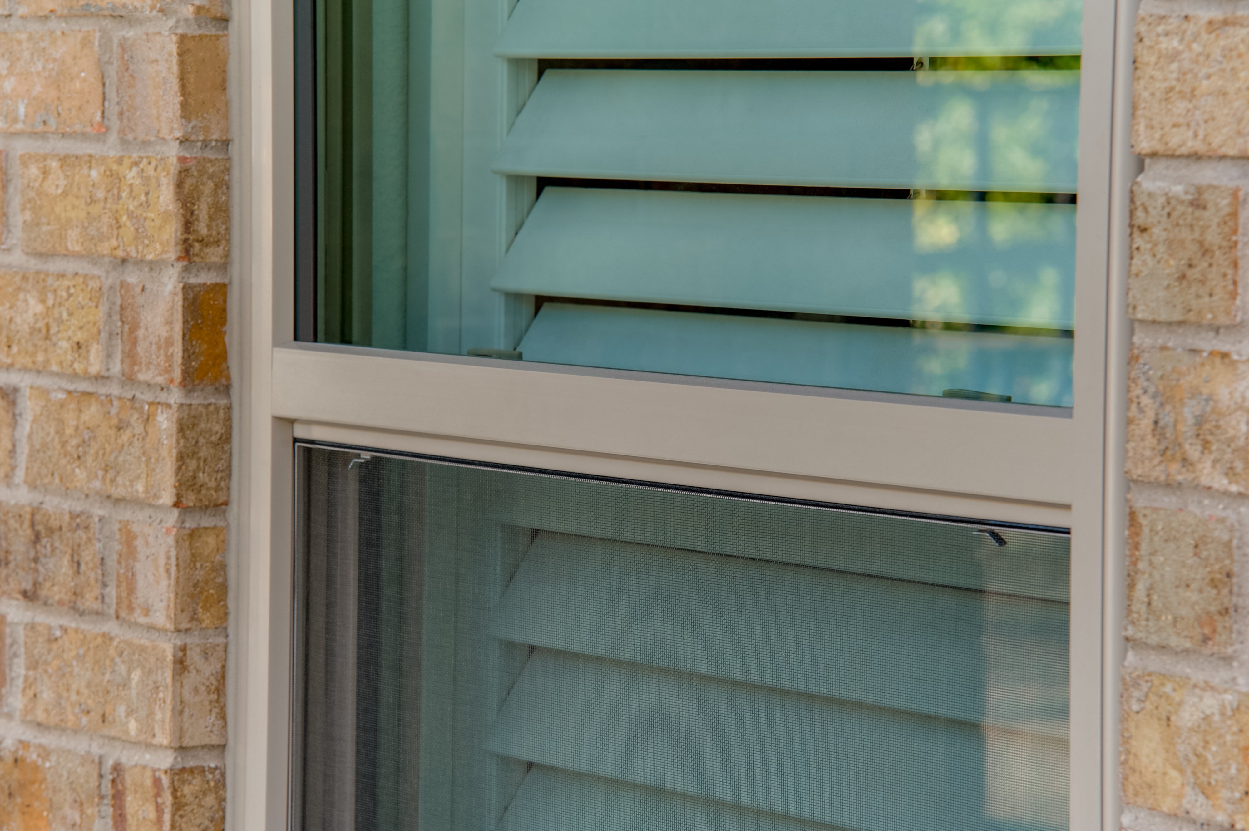 brennan-traditions-window-with-screen-close-up