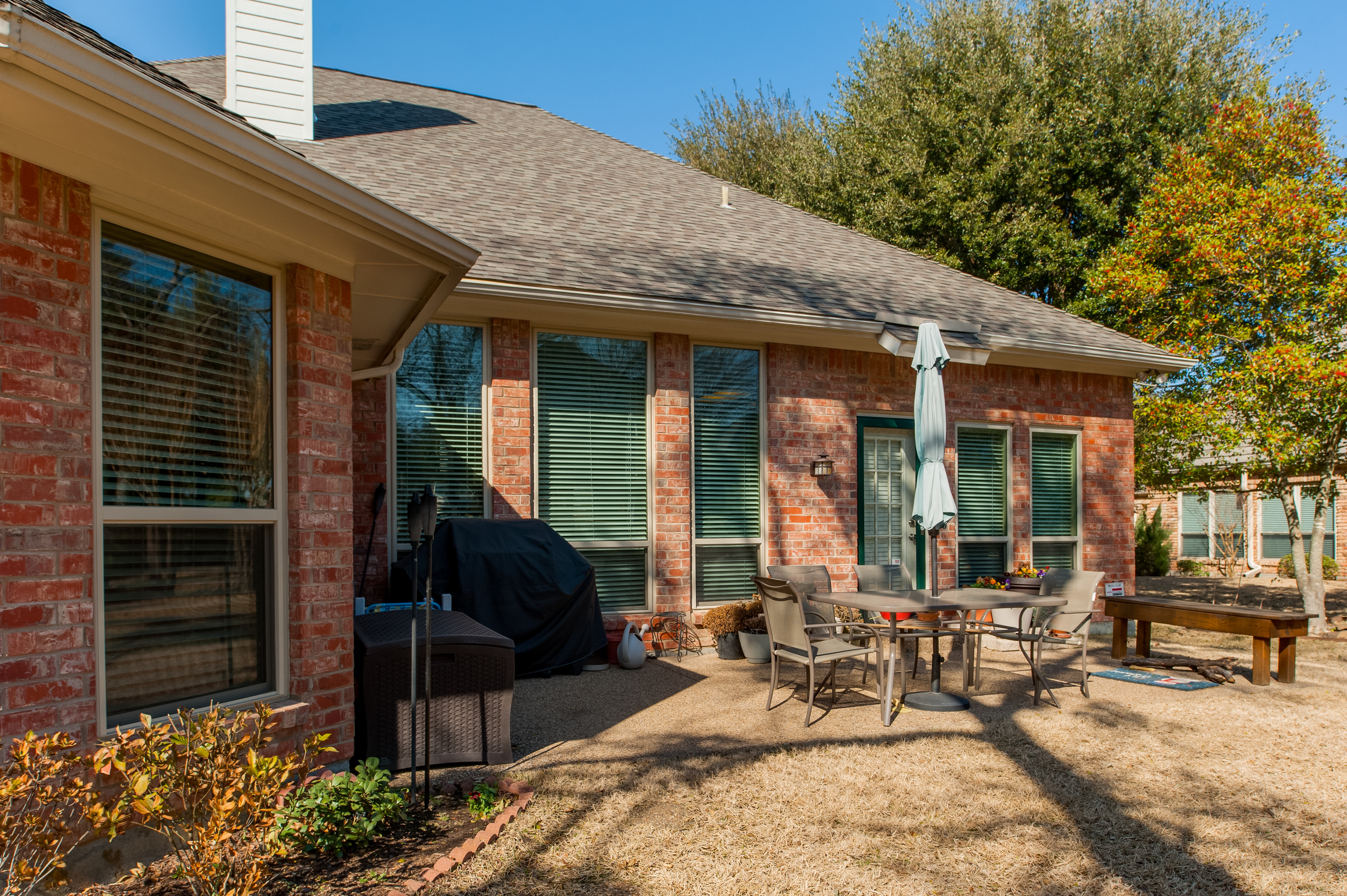 brennan-traditions-with-patio-view-of-single-hung-vinyl-windows