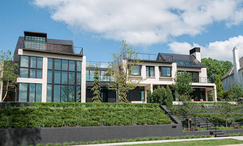 Picture and casement windows are great options for contemporary style houses. Brennan Enterprises is a replacement window dealer and installation company in Dallas, Texas.