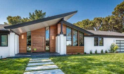 Mid-Century Modern homes typically have casement and picture windows. This home also has a beautiful wood pivot door. Brennan Enterprises is a window replacement and exterior door dealer in Dallas, Texas.