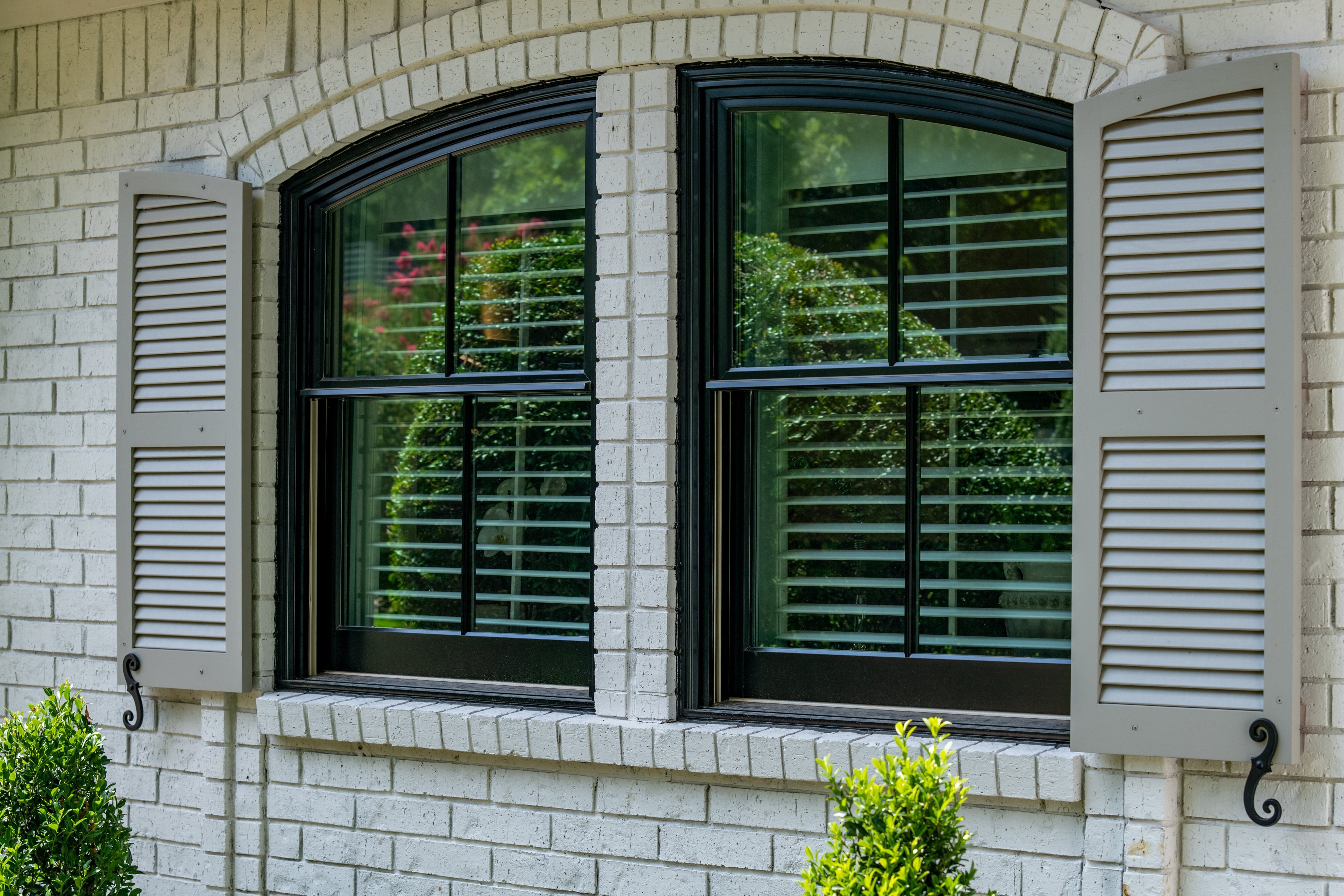 left and right eyebrow operating windows