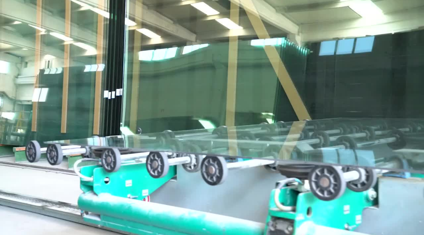 Large panes of glass in a warehouse. Photo from Canva.