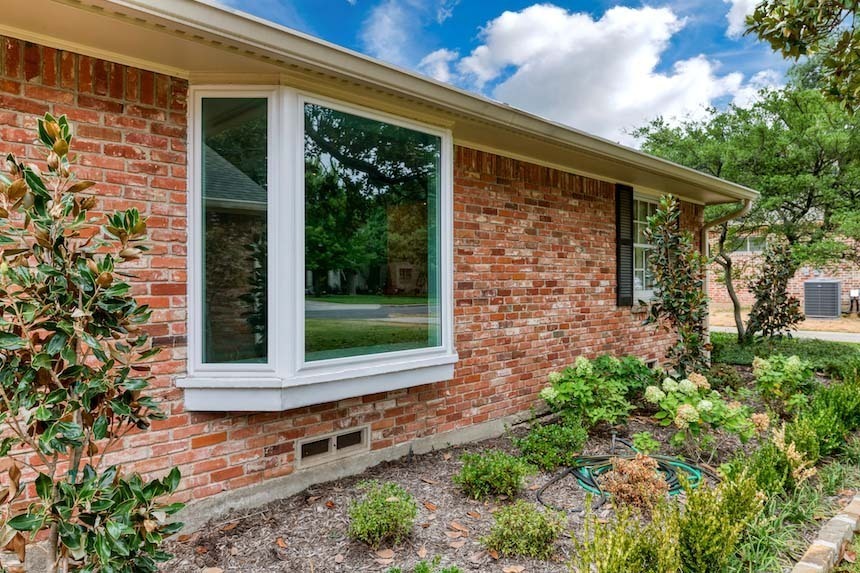 White vinyl bay window