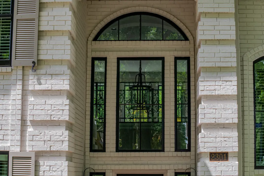 Grand Entry Windows with A Round Top Window