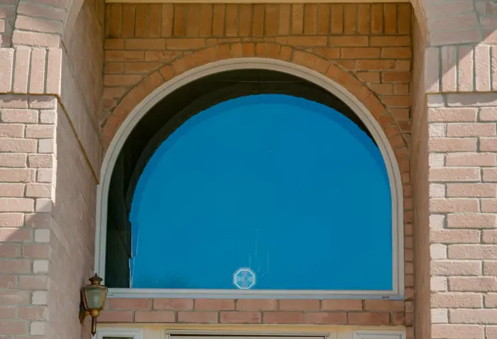 Eyebrow Picture Window