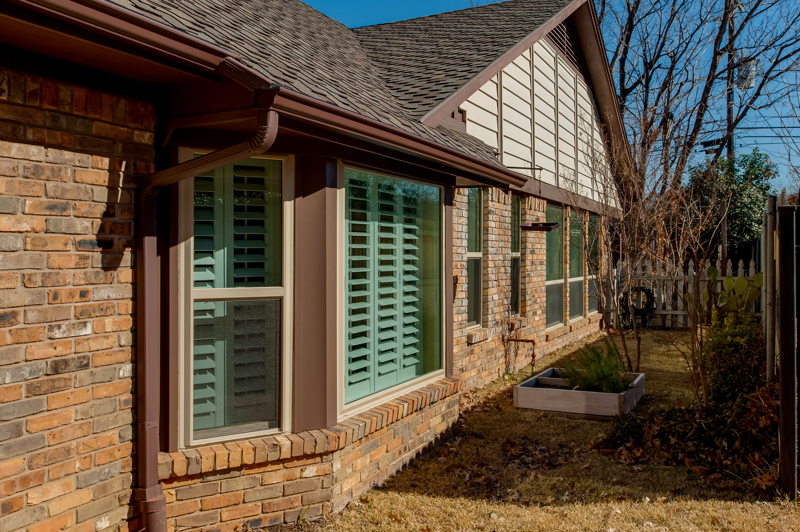 brick-siding-with-blinds-in-the-window