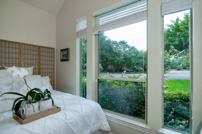 wide-brennan-signature-single-hung-window-with-picture-windows