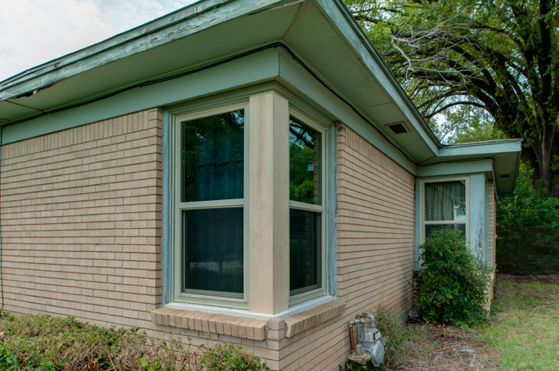 brennan-traditions-3-single-hung-windows-beige-trim-with-brick-siding