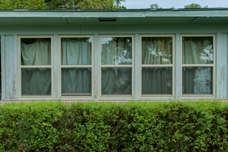 brennan-traditions-5-single-hung-windows-straight-view