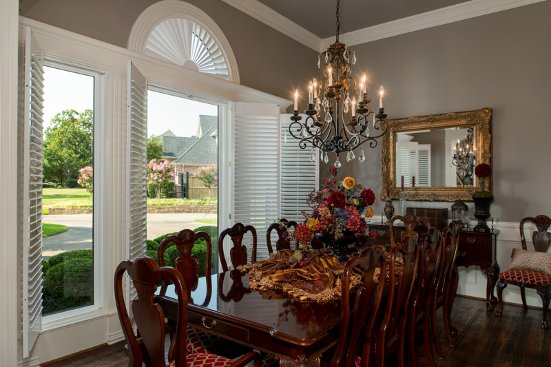 brennan-traditions-dining-room-area-with-white-shutters-on-window