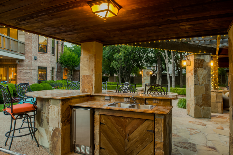 brennan-traditions-patio-with-kitchen